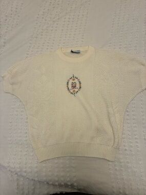 Vintage Bay Point Threads Ivory Knit Short Sleeve Sweater with Floral Embroidery